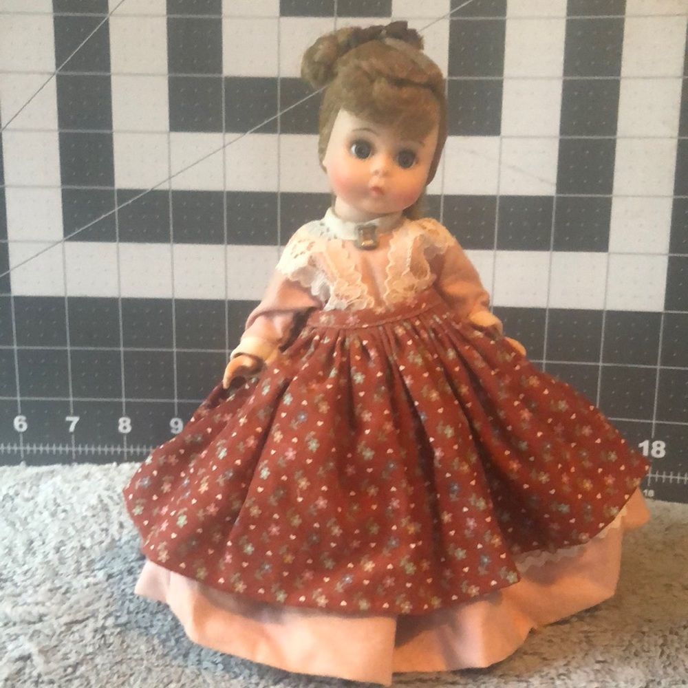 Madam Alexander # Meg from “Little Women “#408 Miniature Showcase